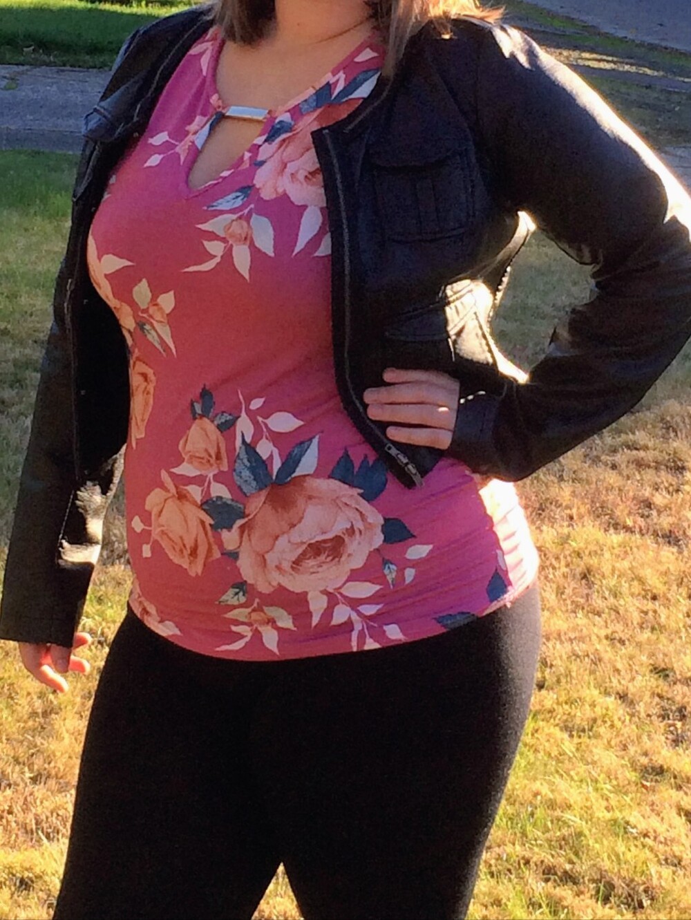 Pink Open Shoulder V Neck With Gold Accent Piece Floral Shirt Tunic Blouse Top - Picture 1 of 5